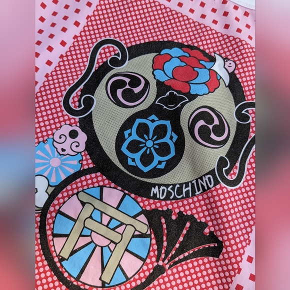 ❤️‍🔥HURRY!! STORE CLOSE THIS WEEK!! Moschino ethnic T - Picture 3 of 5